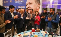 Bakan Çavuşoğlu Gençlerle Sahur Yaptı