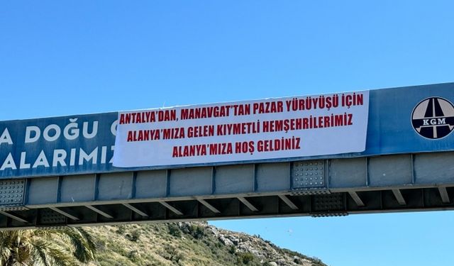 Alanya'da şaşırtan afişler