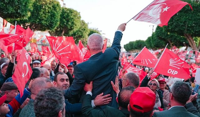 Özçelik'e 'Alanya'yı Birleştiren Lider' sloganı